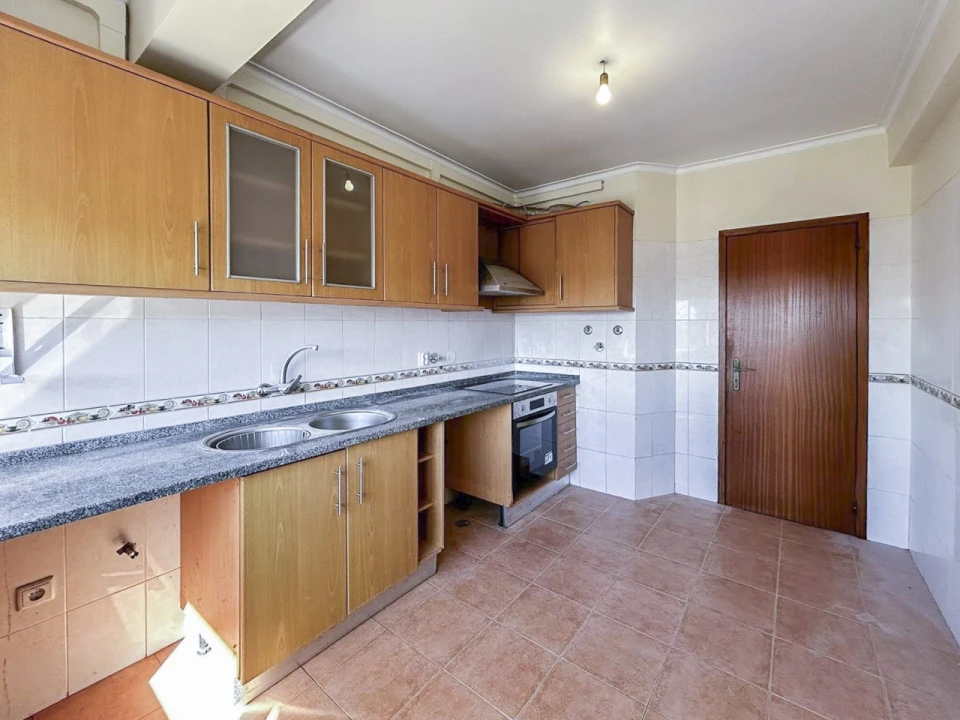 Apartamento T2 para Venda em Queluz e Belas Foto 3
