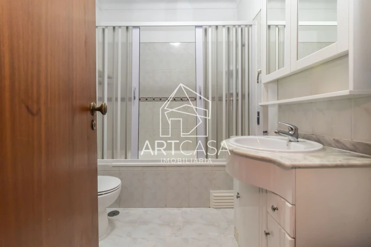 Apartamento T2 para Venda em Sesimbra (Castelo) Foto 16