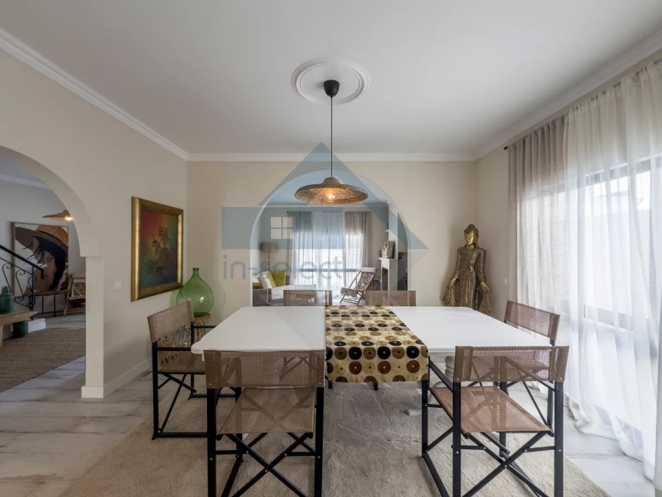 Moradia T4 para Venda em Quelfes Foto 8