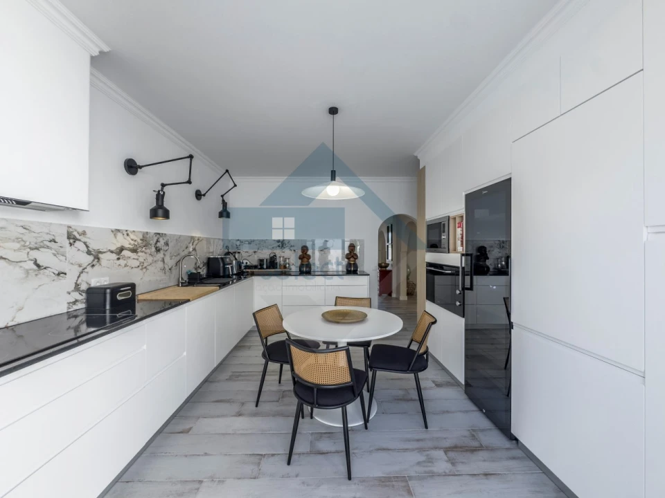 Moradia T4 para Venda em Quelfes Foto 17