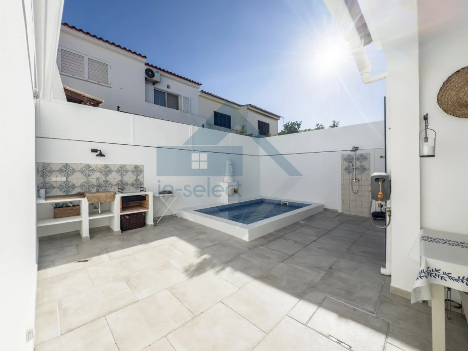 Moradia T4 para Venda em Quelfes Foto 19