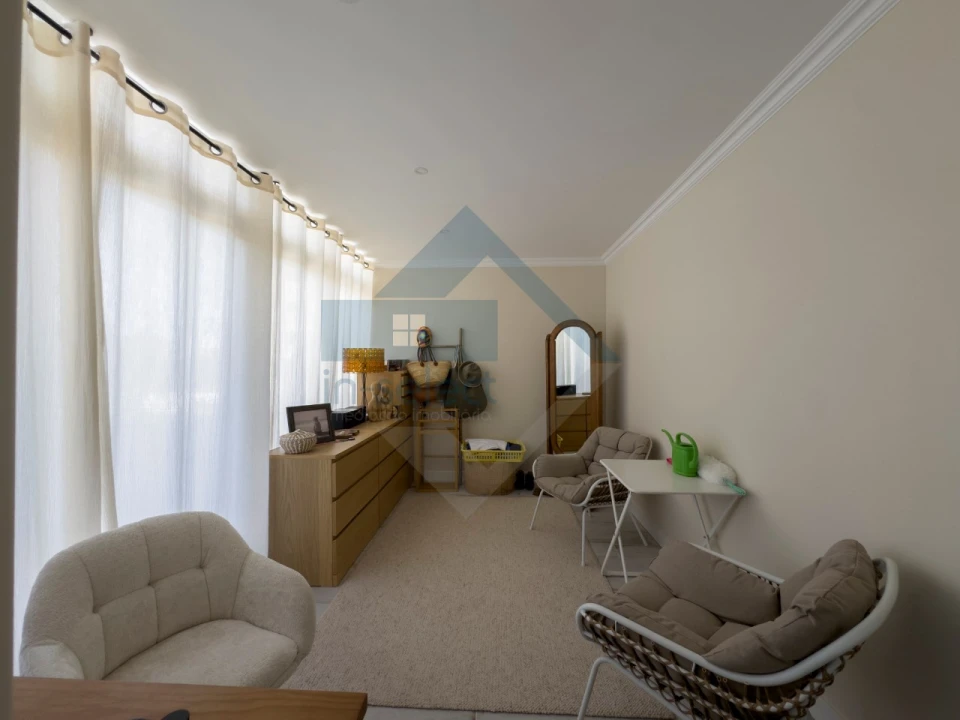 Moradia T4 para Venda em Quelfes Foto 28