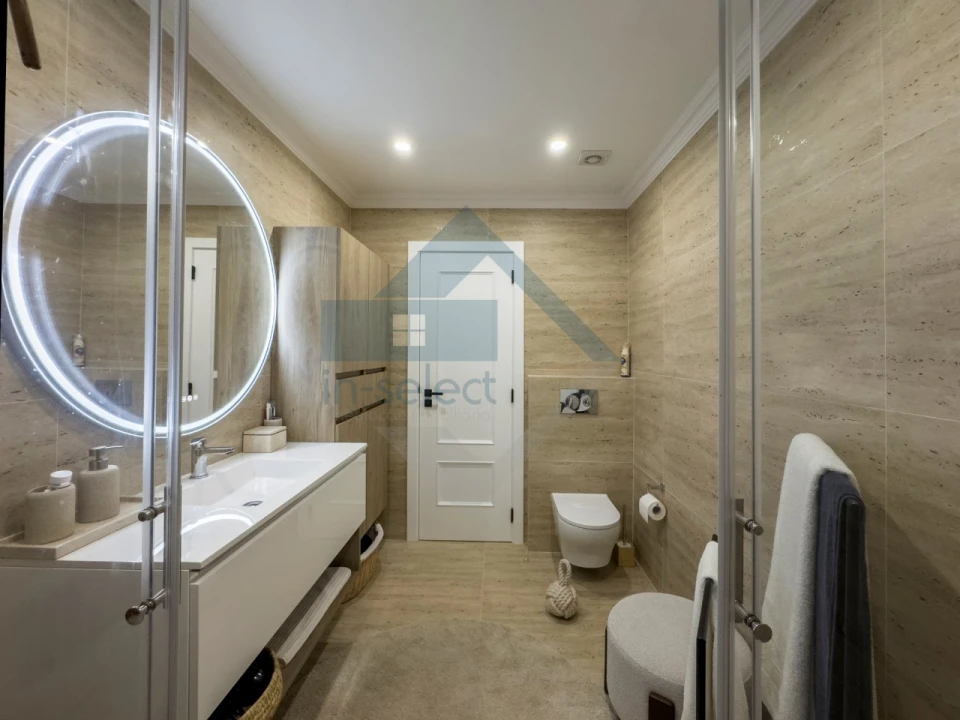 Moradia T4 para Venda em Quelfes Foto 33