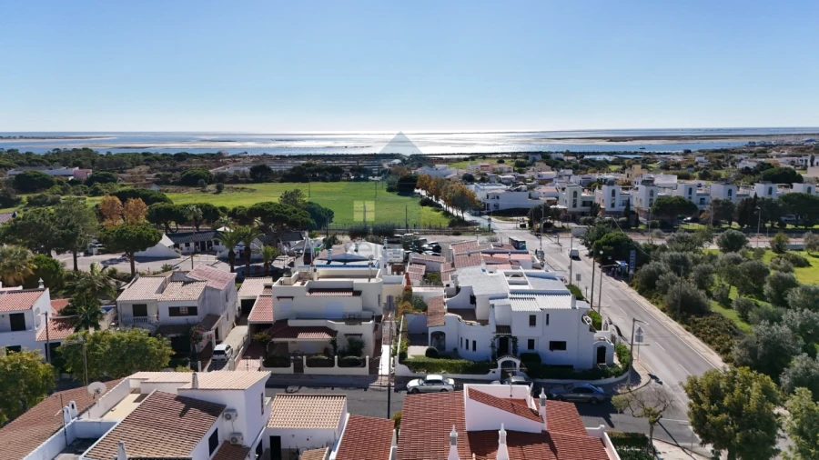 Moradia T4 para Venda em Quelfes Foto 5