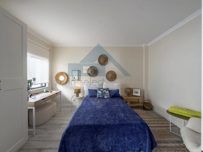 Moradia T4 para Venda em Quelfes Foto 12