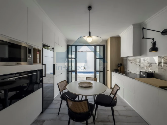 Moradia T4 para Venda em Quelfes Foto 16