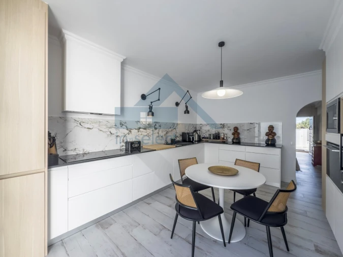 Moradia T4 para Venda em Quelfes Foto 18