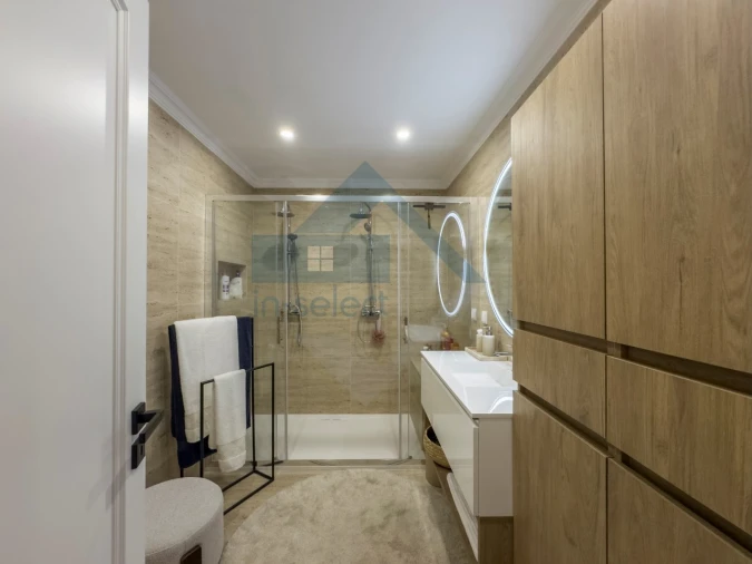 Moradia T4 para Venda em Quelfes Foto 30