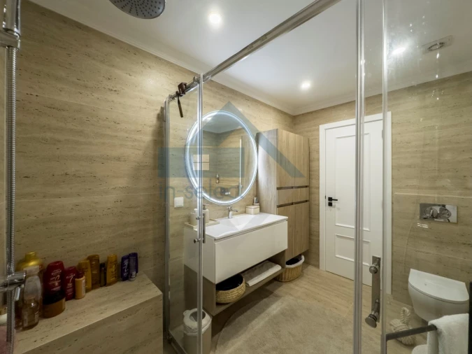 Moradia T4 para Venda em Quelfes Foto 32