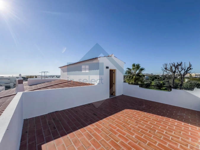 Moradia T4 para Venda em Quelfes Foto 40