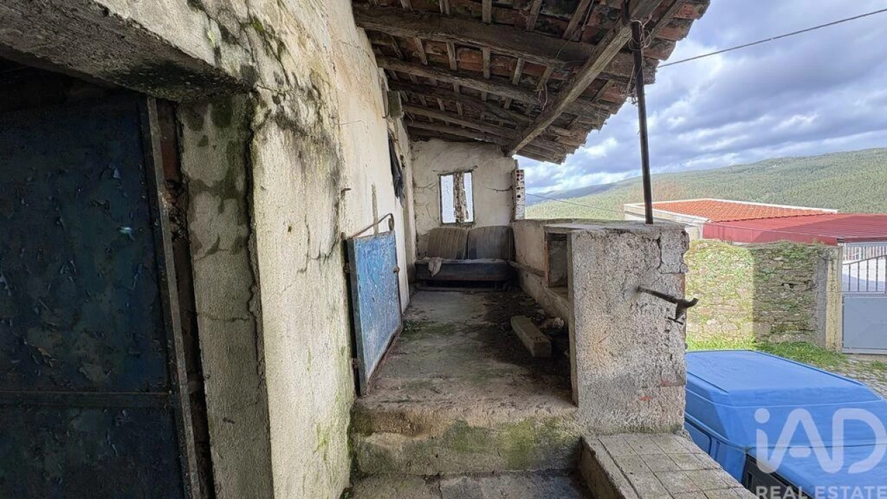 Moradia T1 para Venda em Castanheira de Pêra e Coentral Foto 17