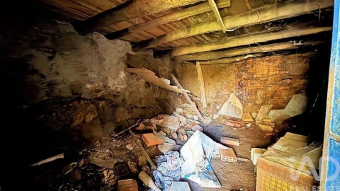 Moradia para Venda em Castanheira de Pêra e Coentral