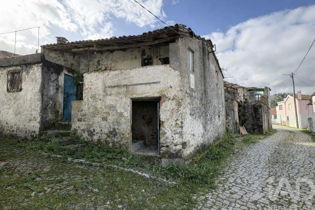 Moradia T1 para Venda em Castanheira de Pêra e Coentral Foto 2