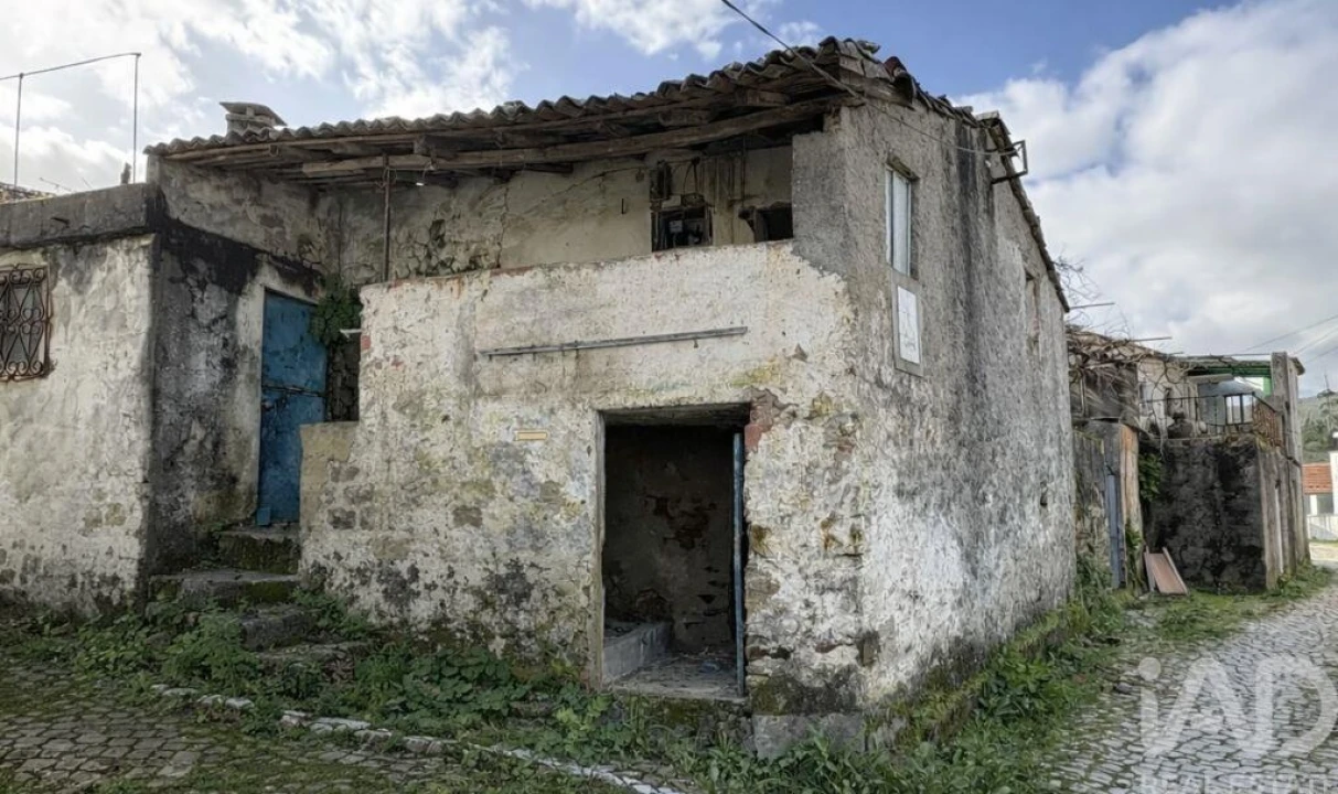 Moradia T1 para Venda em Castanheira de Pêra e Coentral Foto 29