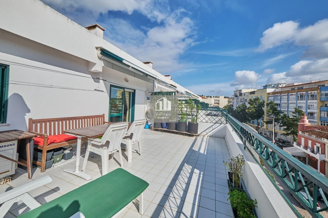 Apartamento T4 para Venda em Costa da Caparica Foto 3