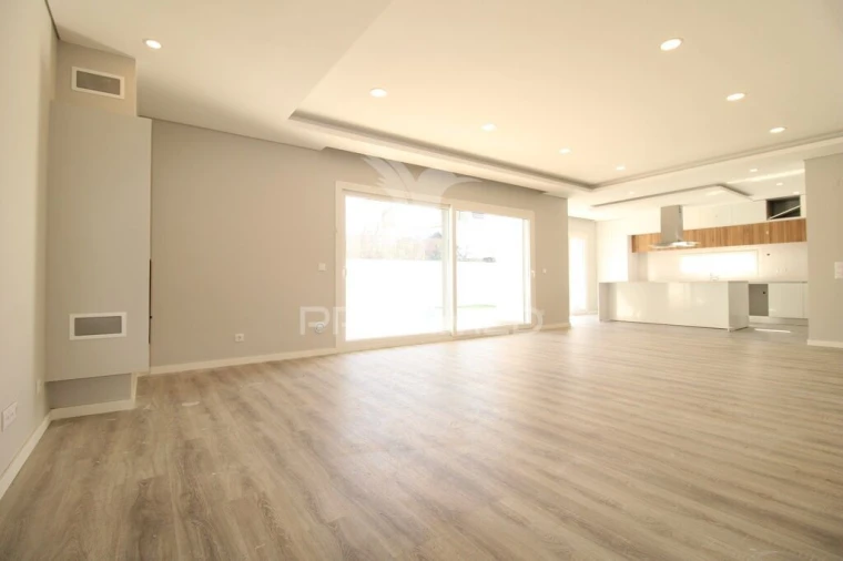 Moradia T4 para Venda em Azeitão (São Lourenço e São Simão) Foto 2