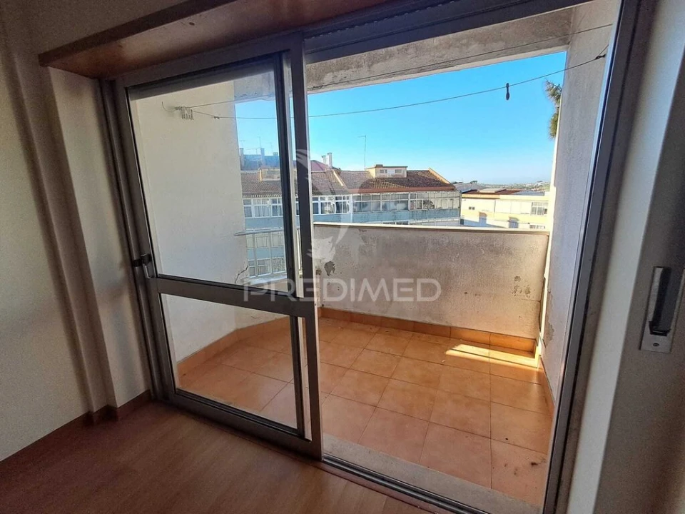 Apartamento T2 para Venda em Queluz e Belas Foto 6