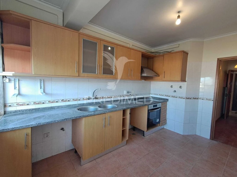 Apartamento T2 para Venda em Queluz e Belas Foto 2