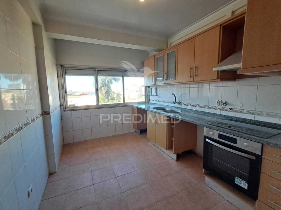 Apartamento T2 para Venda em Queluz e Belas Foto 1