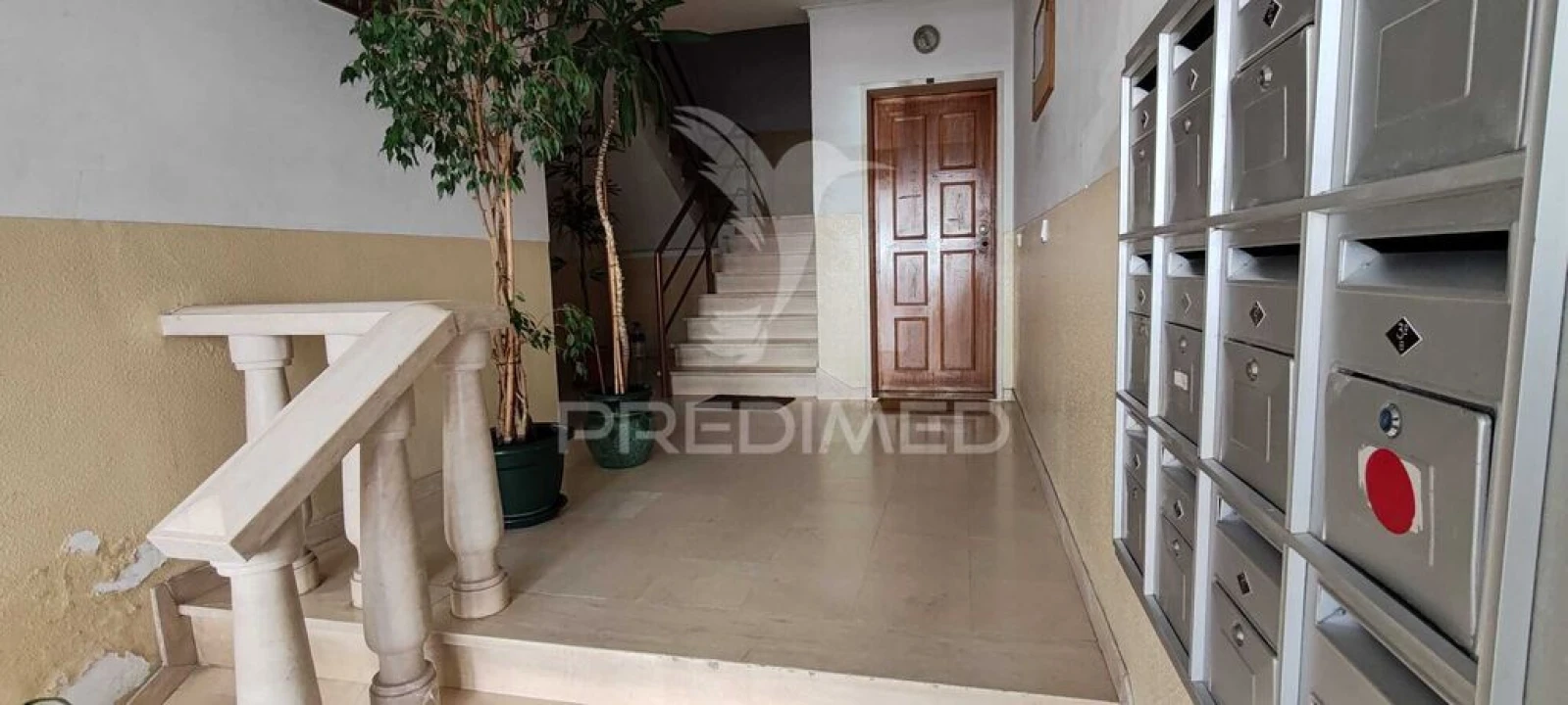 Apartamento T2 para Venda em Queluz e Belas Foto 2