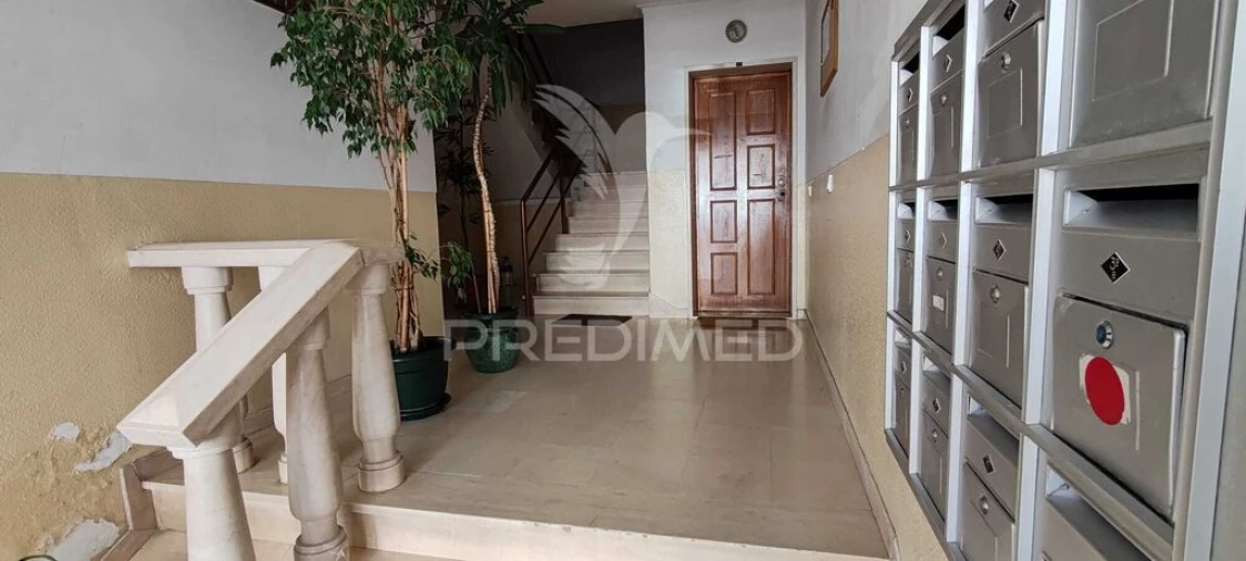 Apartamento T2 para Venda em Queluz e Belas Foto 2