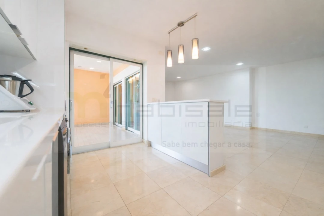 Apartamento T3 para Venda em Carcavelos e Parede Foto 2