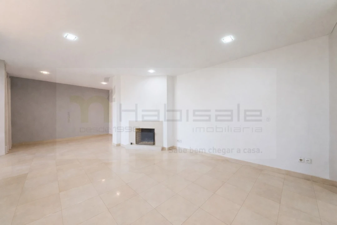 Apartamento T3 para Venda em Carcavelos e Parede Foto 3