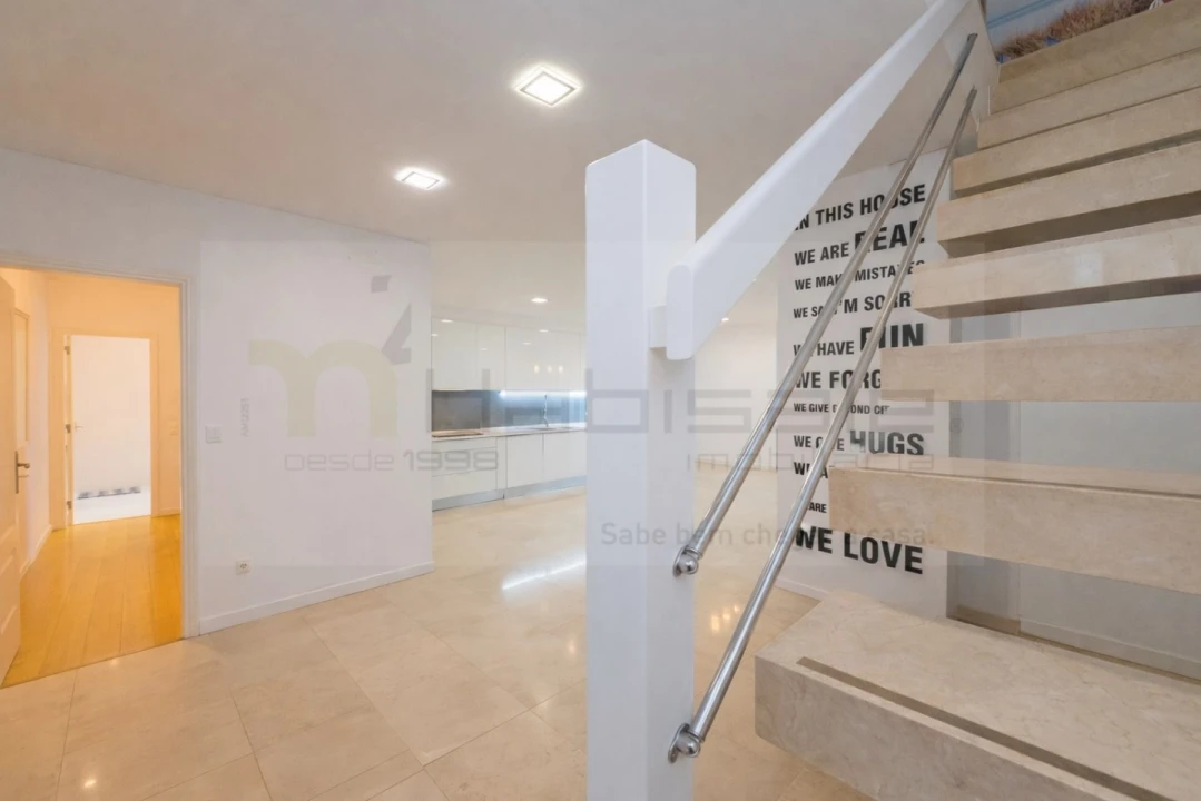 Apartamento T3 para Venda em Carcavelos e Parede Foto 13