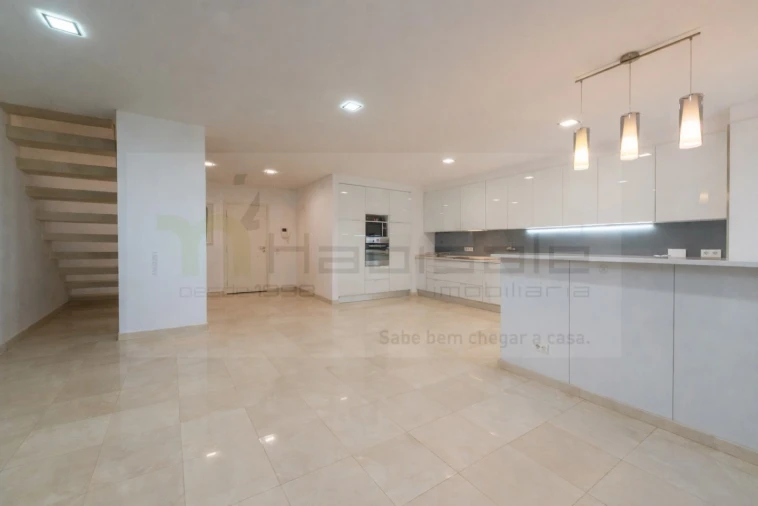 Apartamento T3 para Venda em Carcavelos e Parede