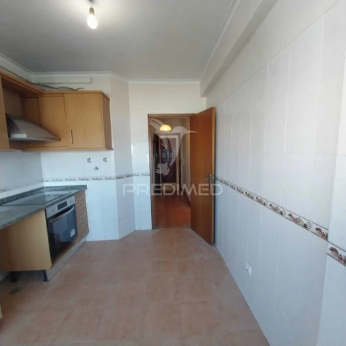 Apartamento T2 para Venda em Queluz e Belas Foto 3