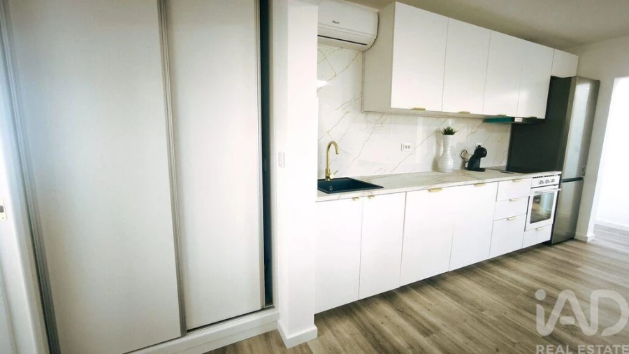 Apartamento T3 para Venda em Quarteira Foto 8