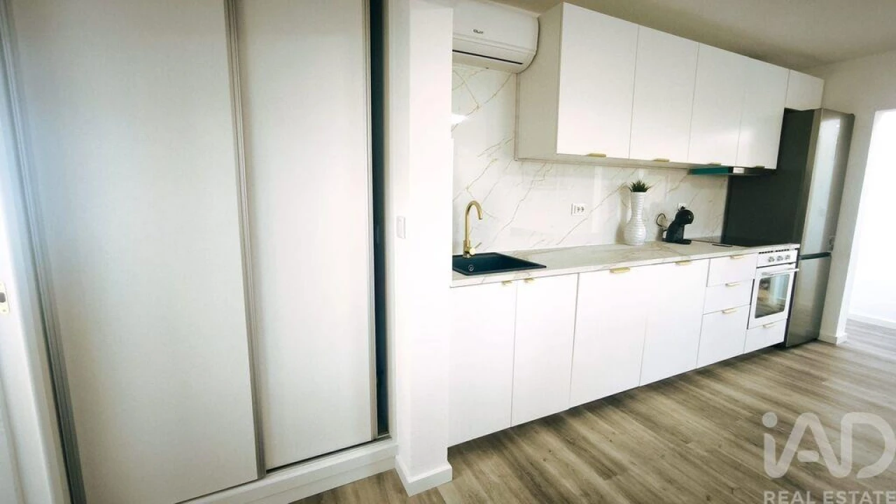 Apartamento T3 para Venda em Quarteira Foto 8