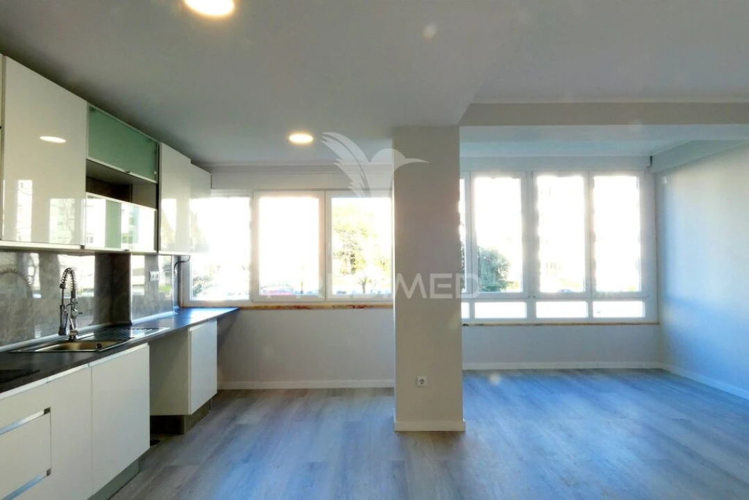 Apartamento T2 para Venda em Algés, Linda-A-Velha e Cruz Quebrada-Dafundo Foto 3