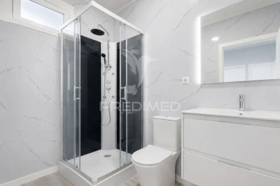 Apartamento T2 para Venda em Oeiras e São Julião da Barra, Paço de Arcos e Caxias