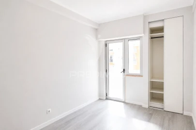 Apartamento T2 para Venda em Oeiras e São Julião da Barra, Paço de Arcos e Caxias
