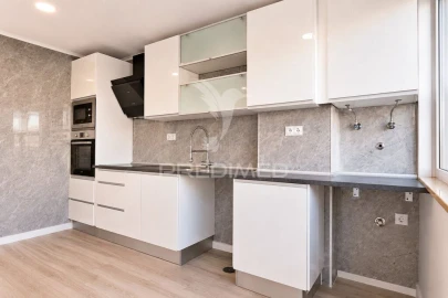 Apartamento T2 para Venda em Oeiras e São Julião da Barra, Paço de Arcos e Caxias