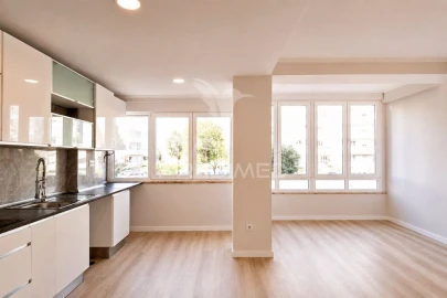 Apartamento T2 para Venda em Oeiras e São Julião da Barra, Paço de Arcos e Caxias