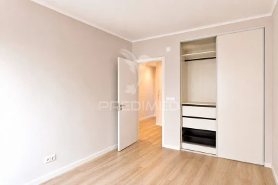 Apartamento T2 para Venda em Oeiras e São Julião da Barra, Paço de Arcos e Caxias