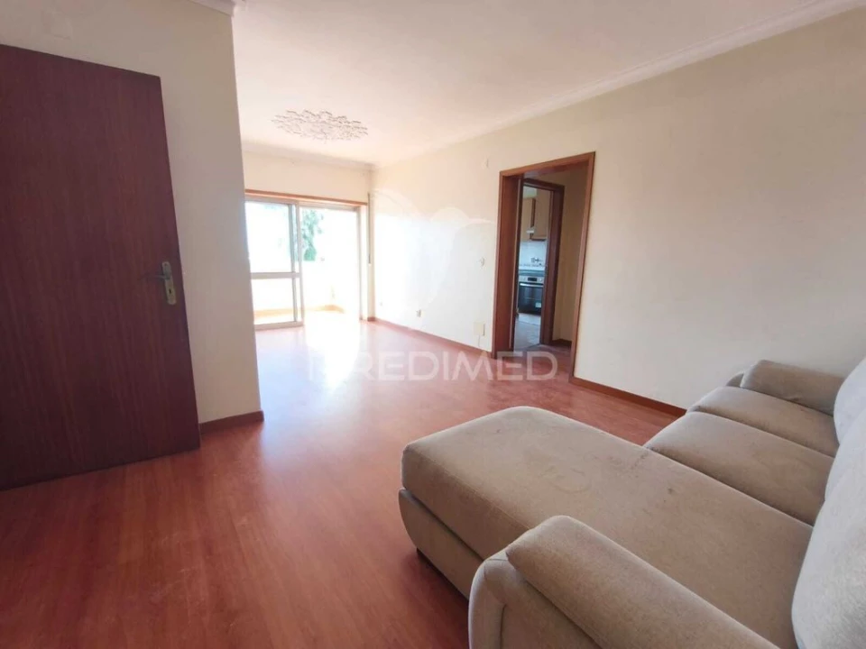 Apartamento T2 para Venda em Queluz e Belas Foto 1