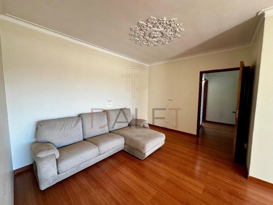 Apartamento T2 para Venda em Queluz e Belas Foto 6