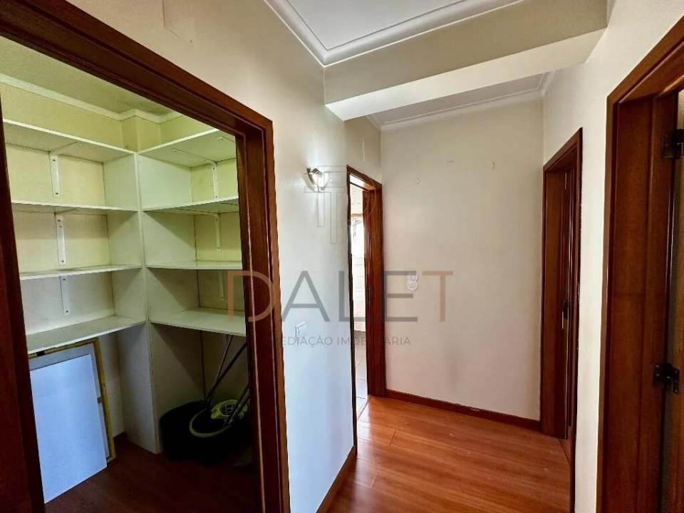 Apartamento T2 para Venda em Queluz e Belas Foto 14