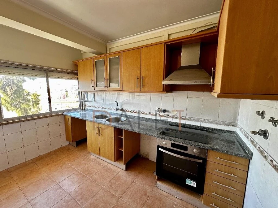 Apartamento T2 para Venda em Queluz e Belas Foto 2