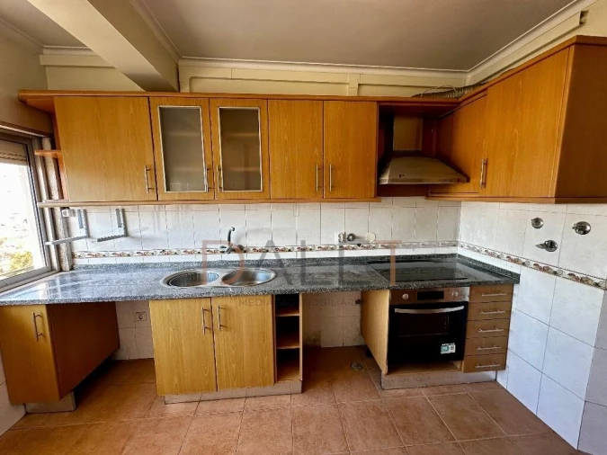 Apartamento T2 para Venda em Queluz e Belas Foto 3