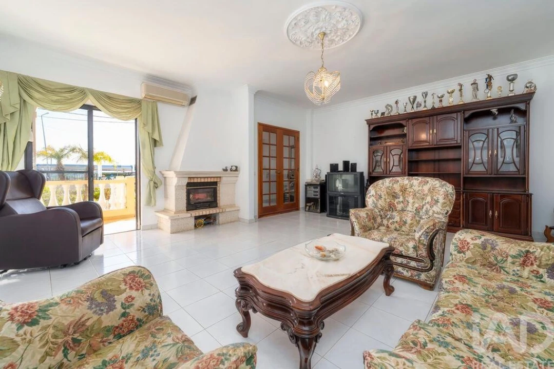 Moradia T7 para Venda em Montenegro Foto 26