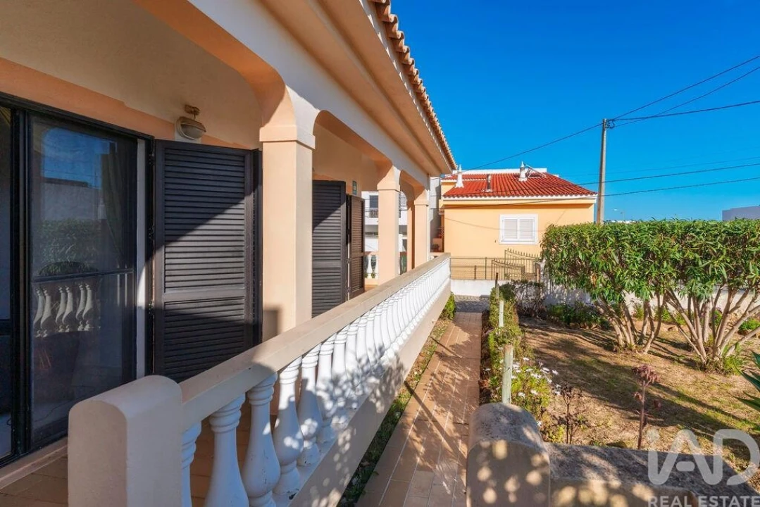 Moradia T7 para Venda em Montenegro Foto 3