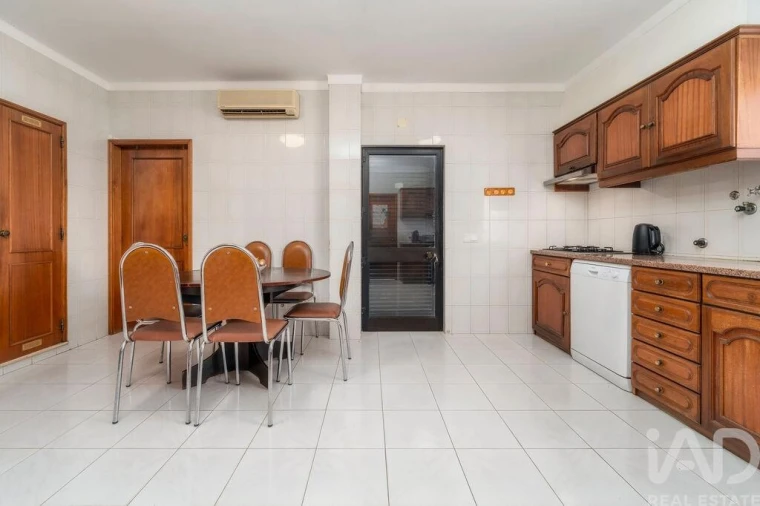 Moradia T7 para Venda em Montenegro Foto 20