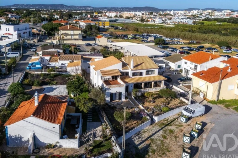 Moradia T7 para Venda em Montenegro Foto 38