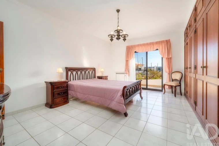 Moradia T7 para Venda em Montenegro Foto 17