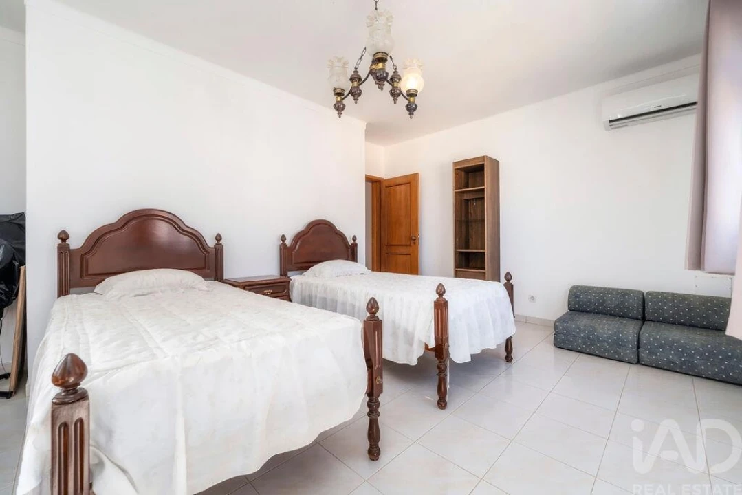 Moradia T7 para Venda em Montenegro Foto 30