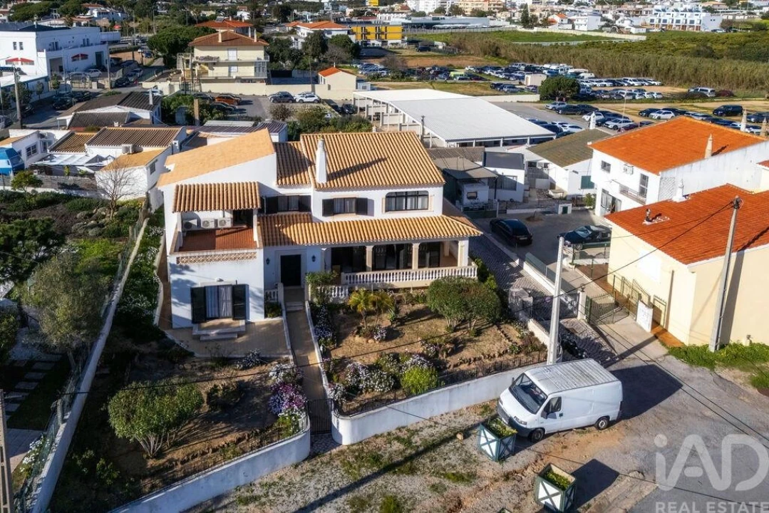 Moradia T7 para Venda em Montenegro Foto 38